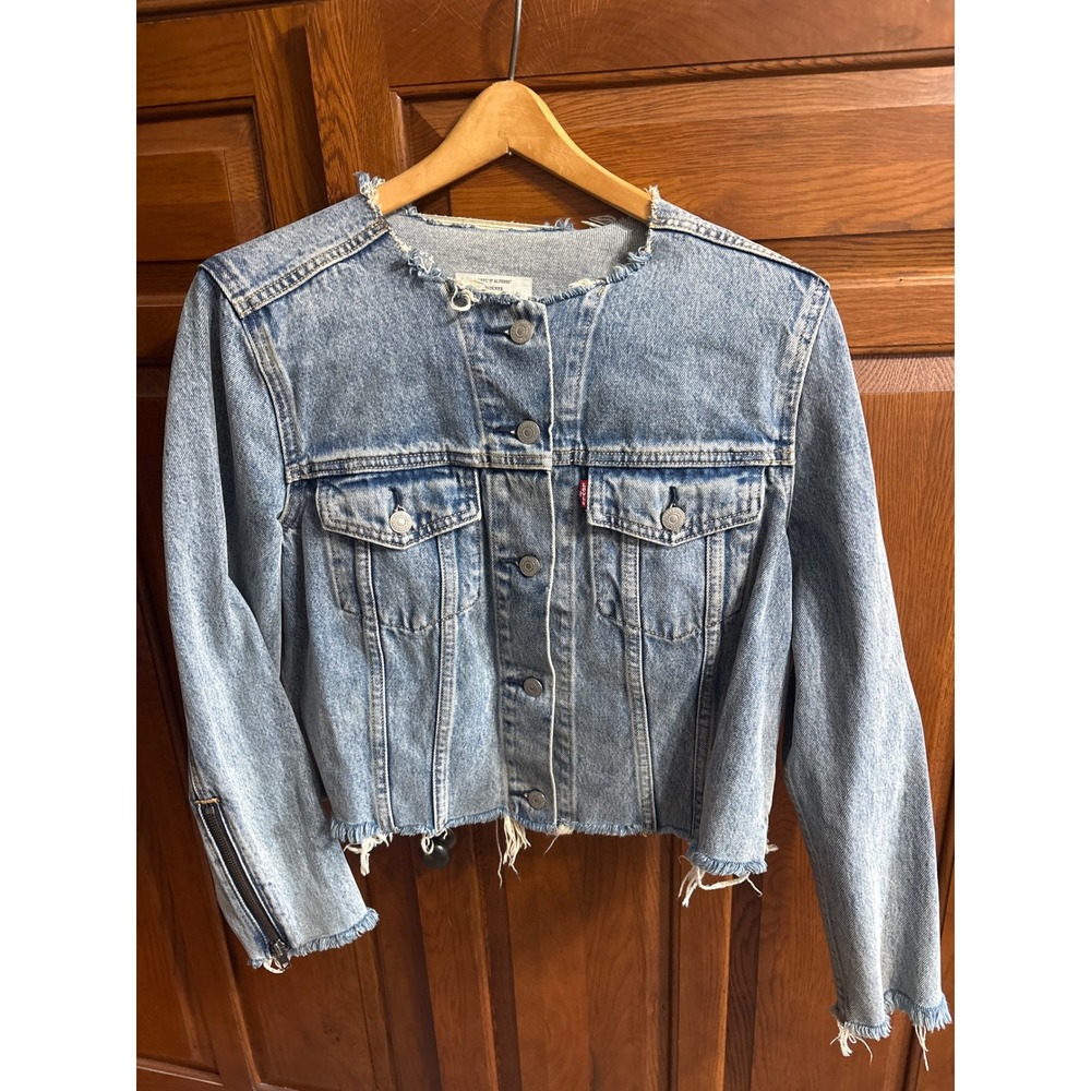 Levi's Altered Zip Trucker Jacket Women L Cropped Distressed Denim 52386